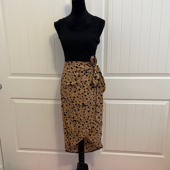Chic Black and Tan Midi Dress - Picture 1 of 8
